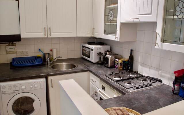 2 Bedroom Apartment In Pleasance