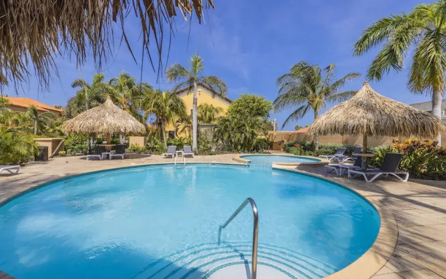 Gold Coast Townhome w Pools GYM 24 7 Security