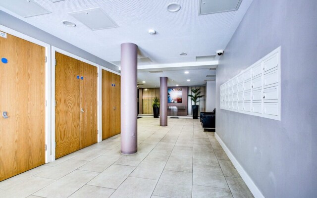 Modern Greenwich Flat With Parking