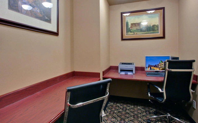 Holiday Inn Express Hotel & Suites Calgary S-Macleod Trail S by IHG