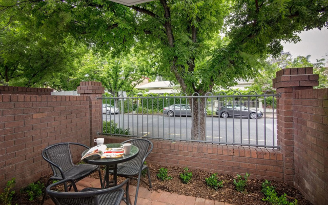 Adelaide Inn