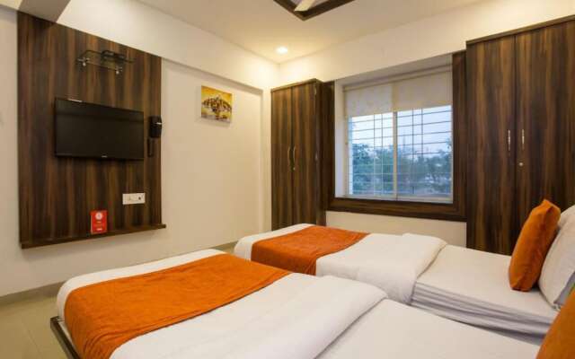 OYO 7673 The Ark Apartment Hotel