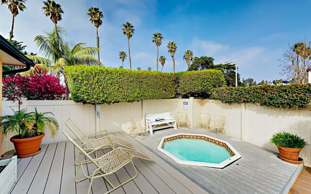 Beach Bungalow in Ventura by RedAwning