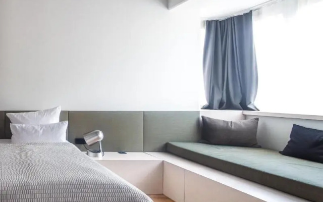 The Flushing Meadows Hotel & Bar