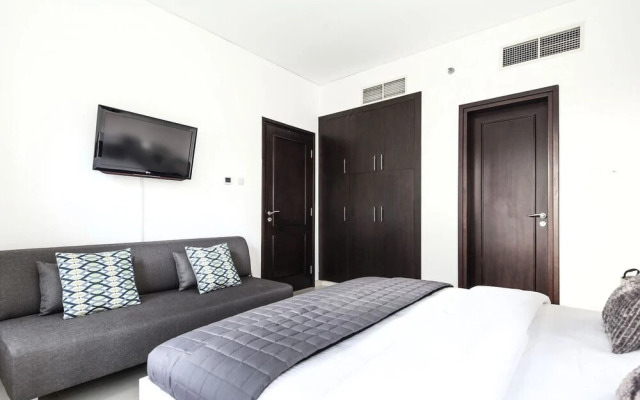 Minutes From JBR Beach! Beautiful 1BR in Marina!