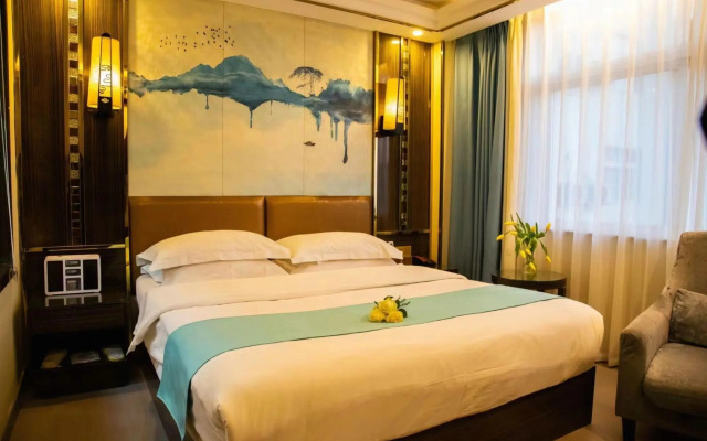 Huiqian Group Hotel (Shaotong Huandong)