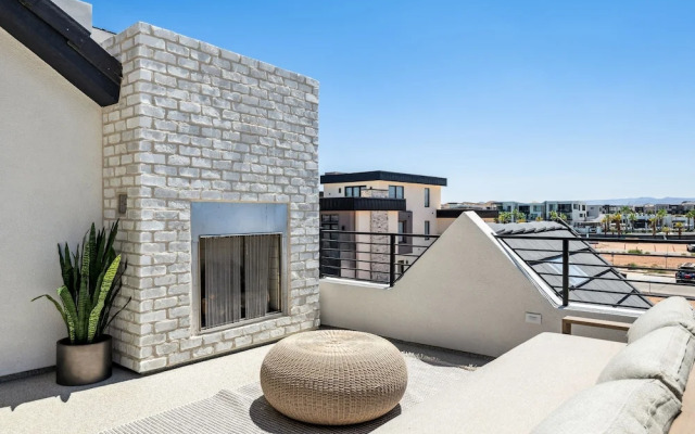 Break Point 6 Bedroom Home