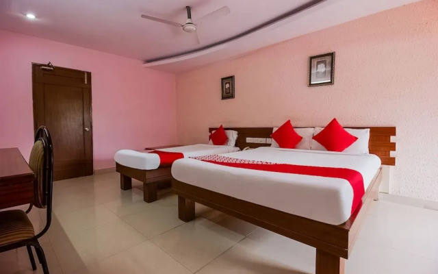 OYO 737 Hotel Manny'S Palace