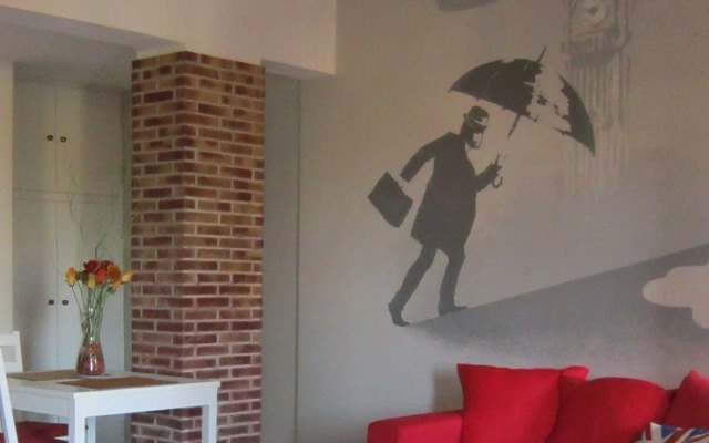 Metropolis Rooms & Services