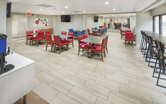 Holiday Inn Express and Suites Atlanta Downtown by IHG