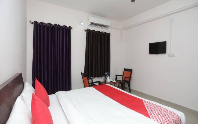 OYO 13527 Usha Residdency