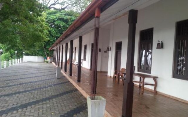 Hotel Hambantota Rest house