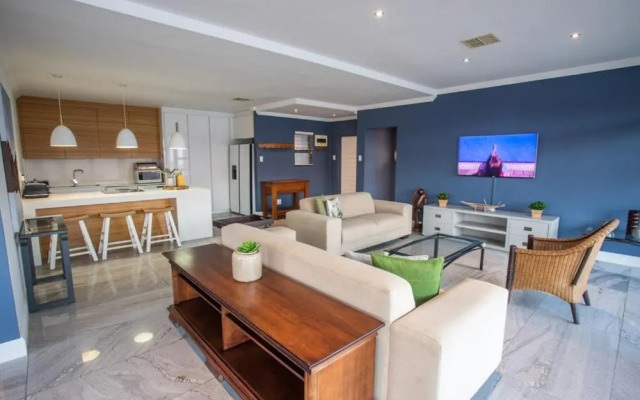 uSHAKA WATERFRONT - PALATIAL PRIVATE PENTHOUSE