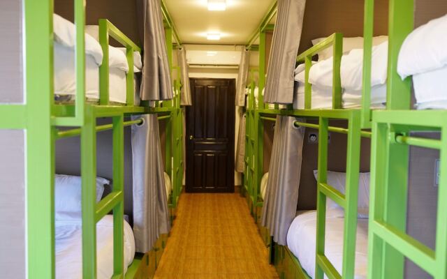 Mad Monkey  Vang Vieng