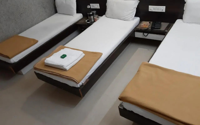 Shri Akshar Hotel
