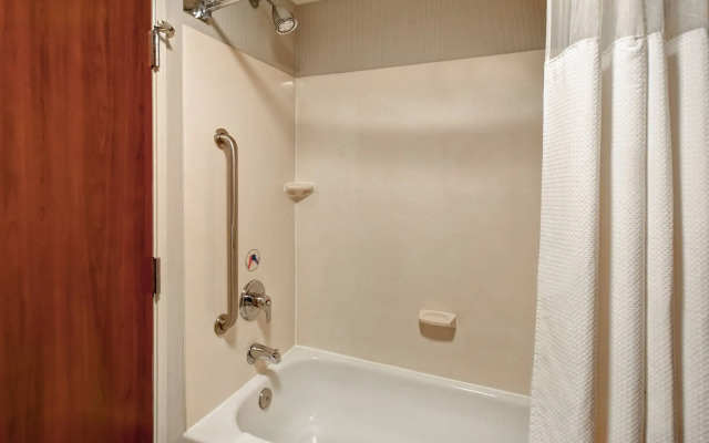 Courtyard by Marriott Louisville Airport