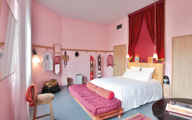 Mob Hotel Paris les Puces