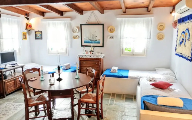 Traditional country house in Tinos