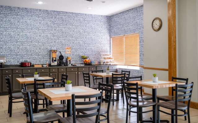 AmericInn by Wyndham Cedar Rapids North