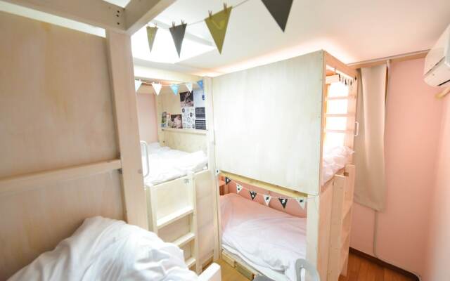 Linker Party House - Hostel