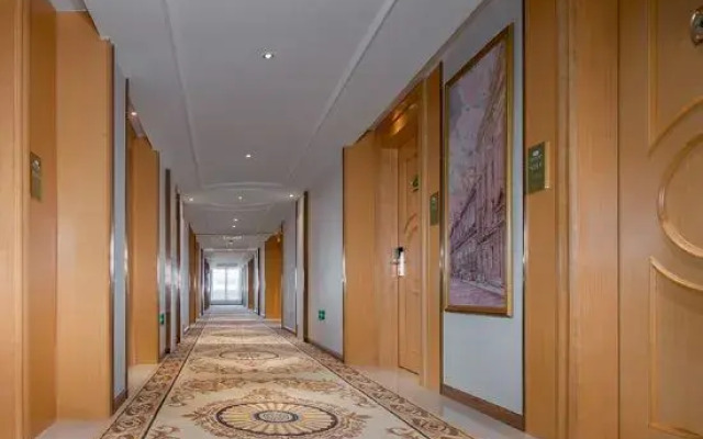 Vienna Hotel (Yizhou Sankeshu)