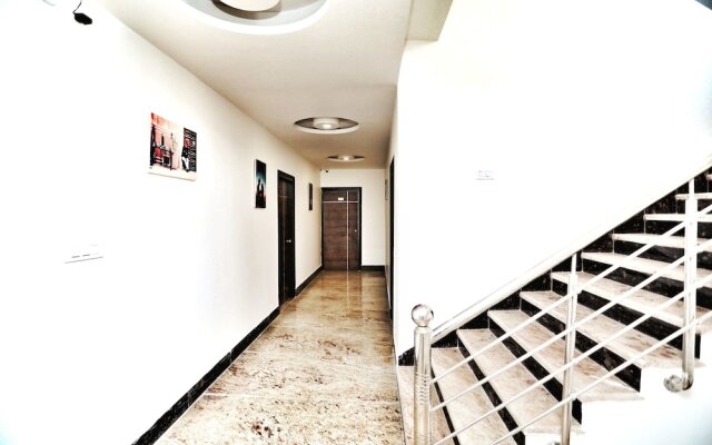 Hotel Aerocity Purple Orchid