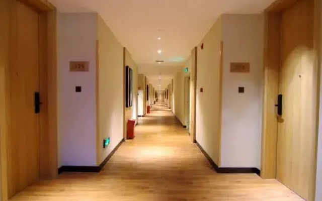 Lxora Hotel