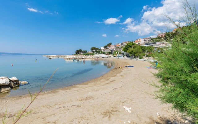 Nice Apartment in Duce With Wifi and 2 Bedrooms