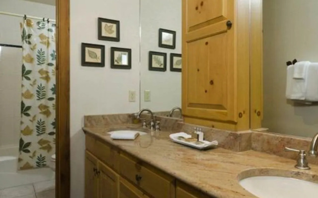 Ponderosa 6 Br Home by RedAwning