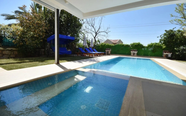 Villa Nail by Helaltatilvillari