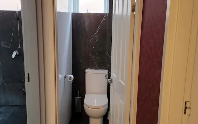 Homely 1 Bedroom Retreat in South Yarra With Balcony