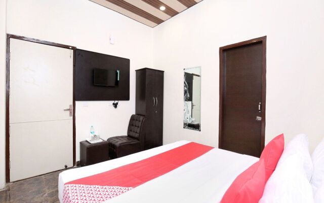 OYO 14529 The Sitara Hotel
