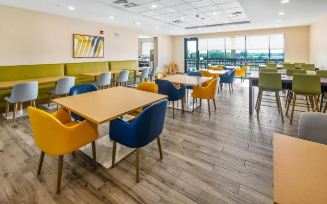 Comfort Inn & Suites