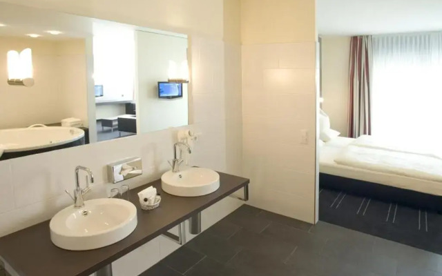 NOVINA HOTEL Herzogenaurach Herzo Base
