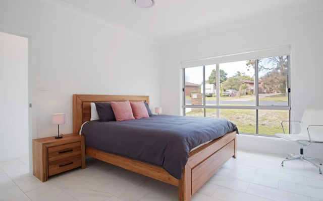 5B Bent Street - Large House With Ducted Air Con, Wifi And Foxtel – Guest Rooms – Fingal Bay