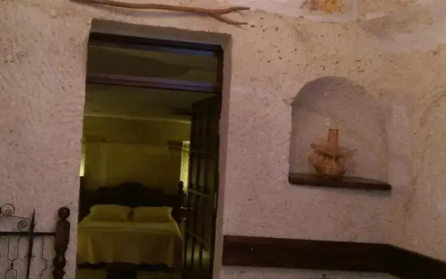 Oddest Cave Suite Aparts