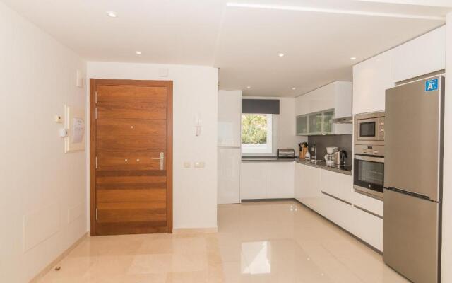 2214-Modern apt with private beach