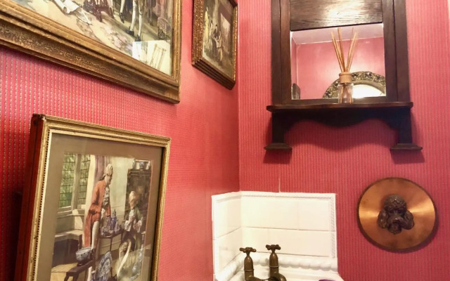 Dressmakers Salon - Unique 3 Bedroom in Gothic Villa