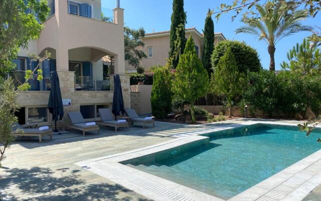 Phaedrus Living: Amorosa 13 Beachside Villa