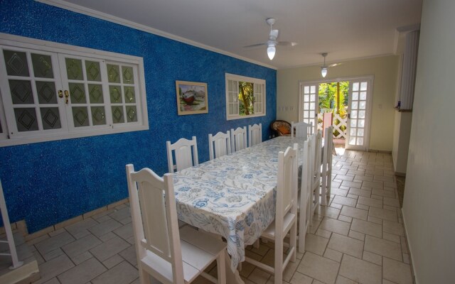 Casa ampla em Bertioga - 2 min. da praia