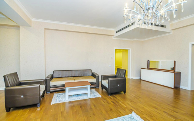 VIP Apartment in Buta palace 703