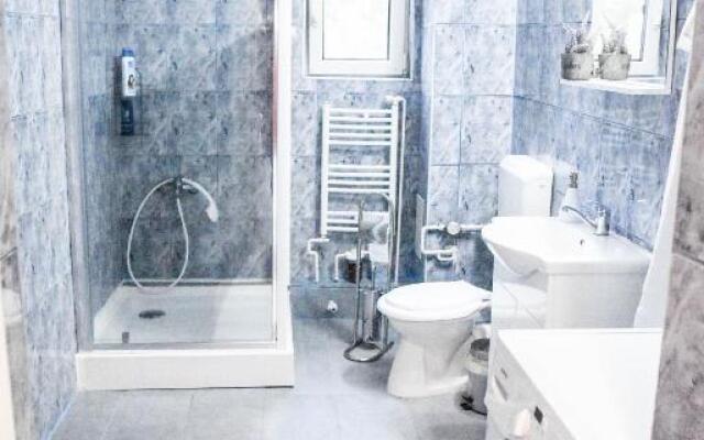 Spacious and cozy 3BD+Terrace Couples Apartment