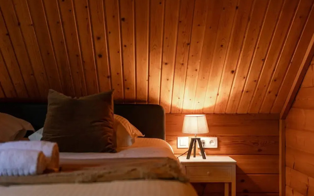 Huswell - Tranquil Retreat Cozy Chalet in the Heart of Urse