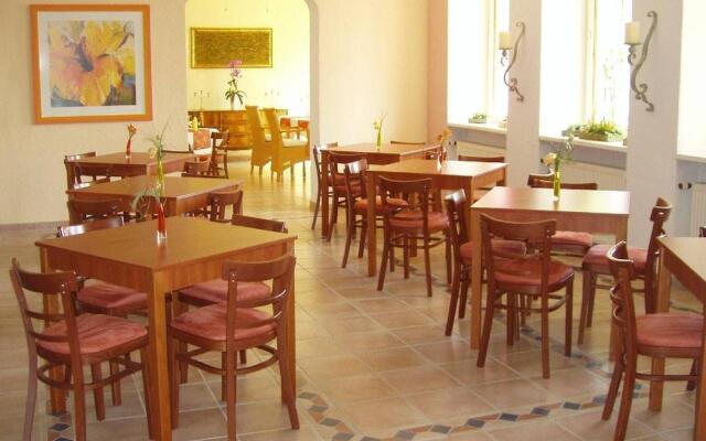 Hotel Adenia