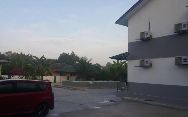 Mri Homestay Sg Buloh - 3 Br House Ground Floor With Centralised Private Pool