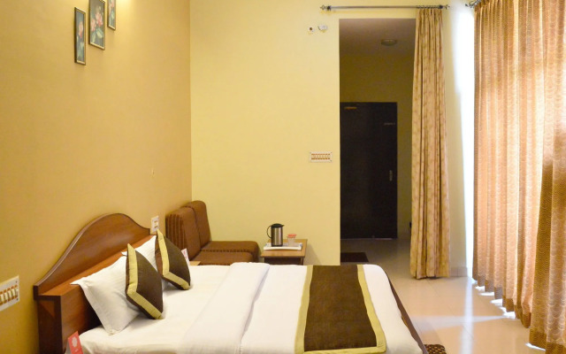 Hotel Rockwell by OYO Rooms
