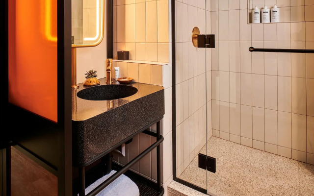 Hollywood Volume, a Tribute Portfolio Hotel