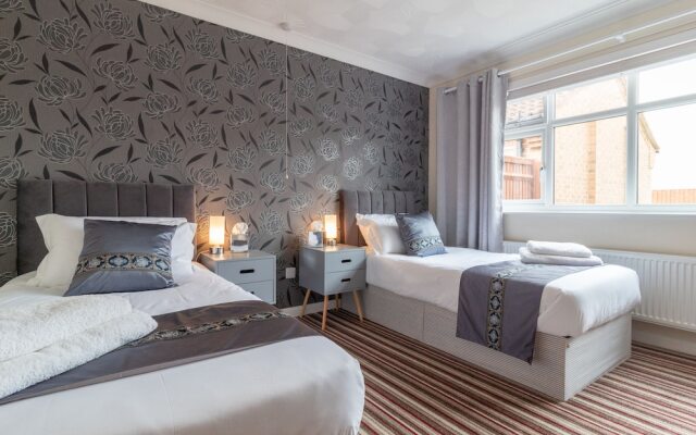 Cedar Drive, Holbeach - 1 to 4 - Self Catering