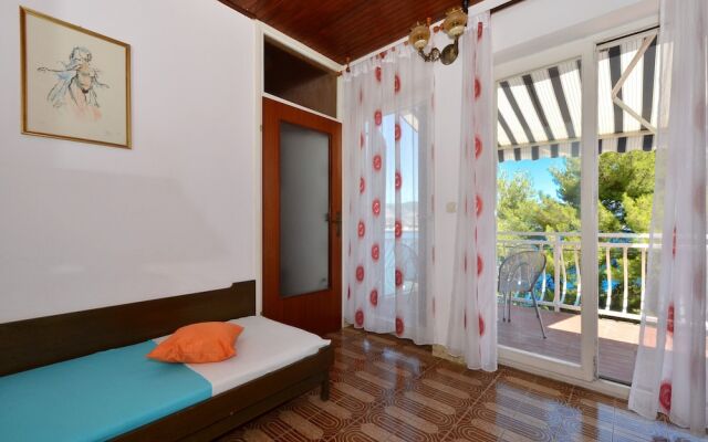 D - Large apt With big Terrace, Next to the Beach
