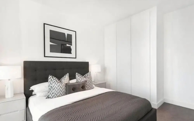 One-Bedroom Balcony Apartment City View